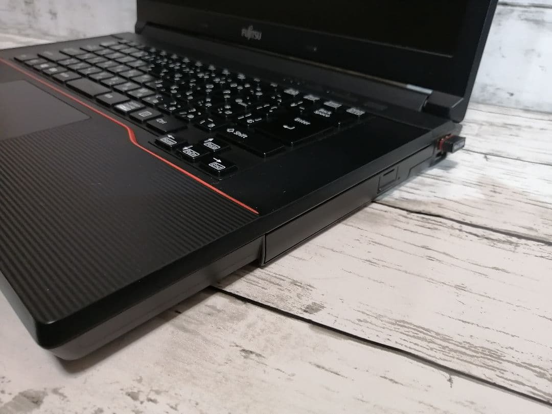 送料無料・24時間以内発送】FUJITSU ノートパソコン オフィス付き