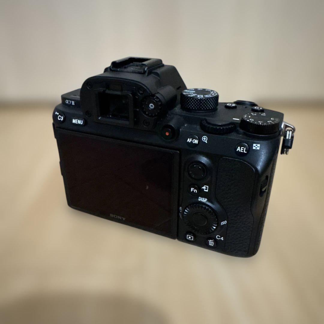【オープニング大セール】 Sony a7III カメラセット(レンズ・マイク・バッテリー・充電器 デジタルカメラ