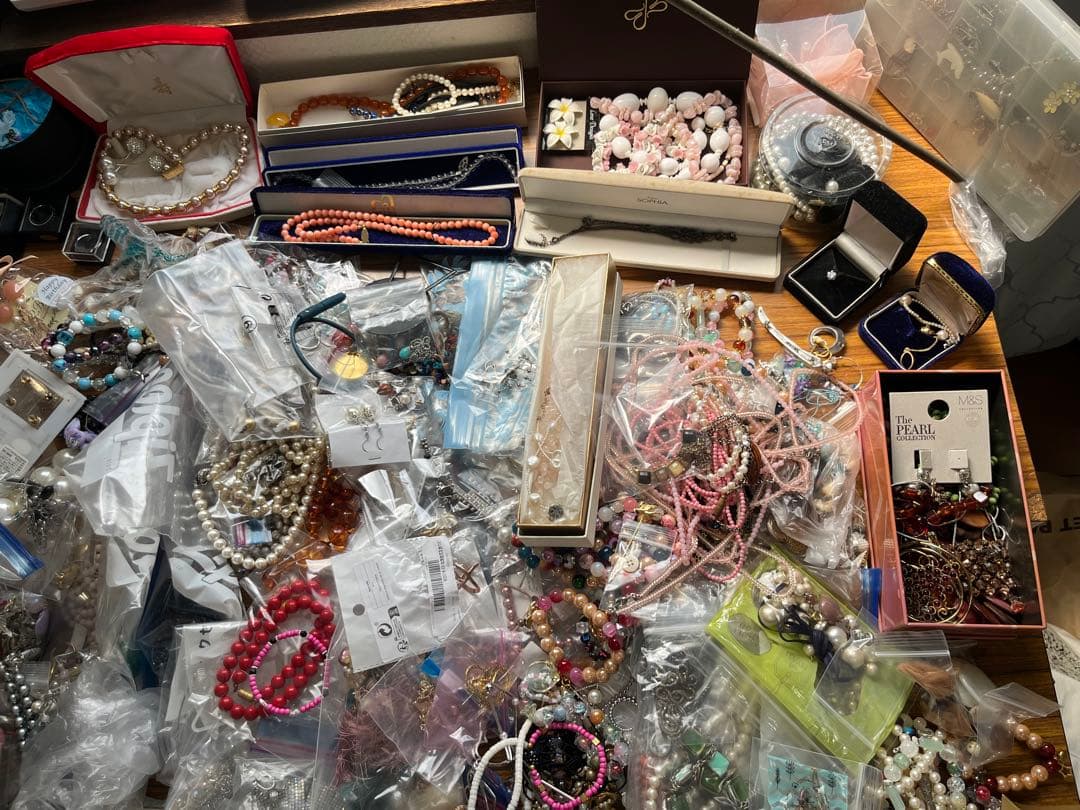 イミテーション　アクセサリー まとめ売り大量！指輪ブローチリングネックレス