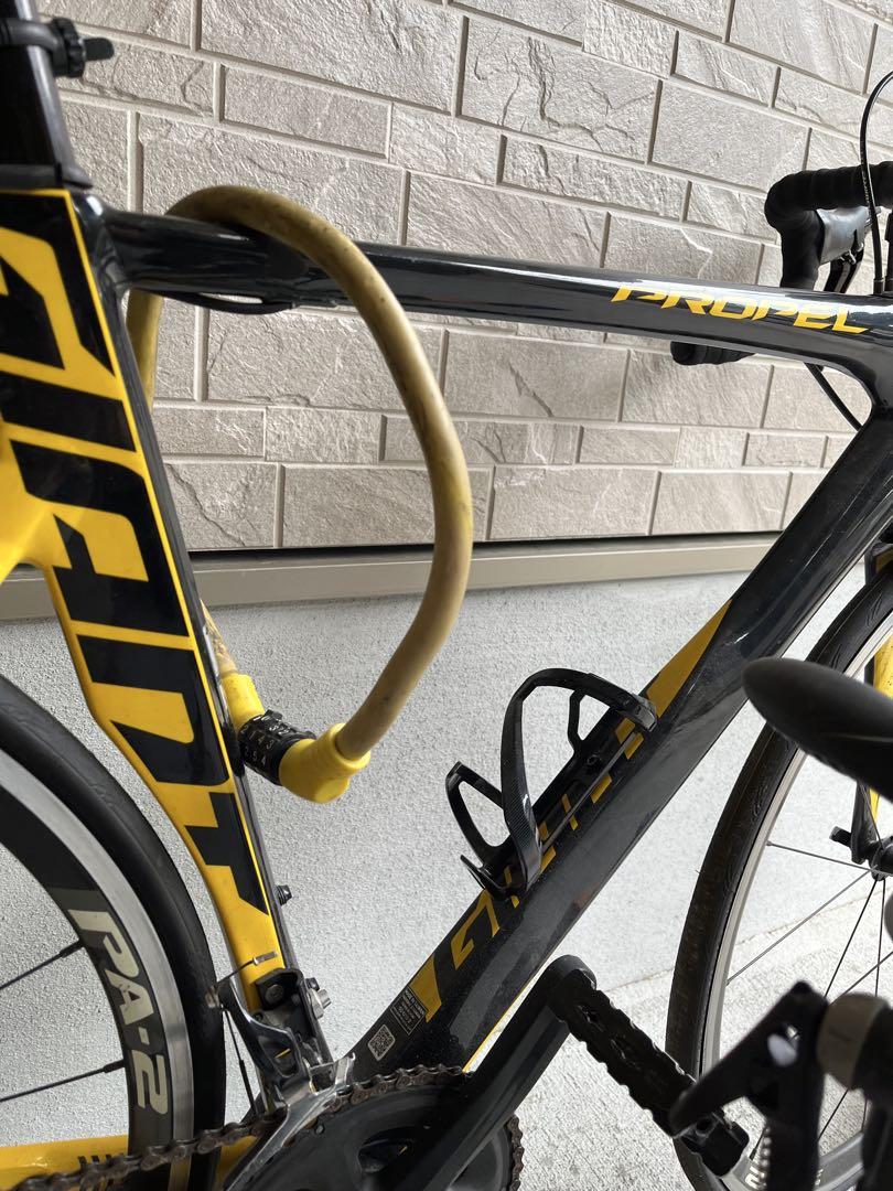 海外ブランドアウトレット通 Giant ブラック/イエロー空気入れ等付 700C クロスバイク Propel 自転車本体