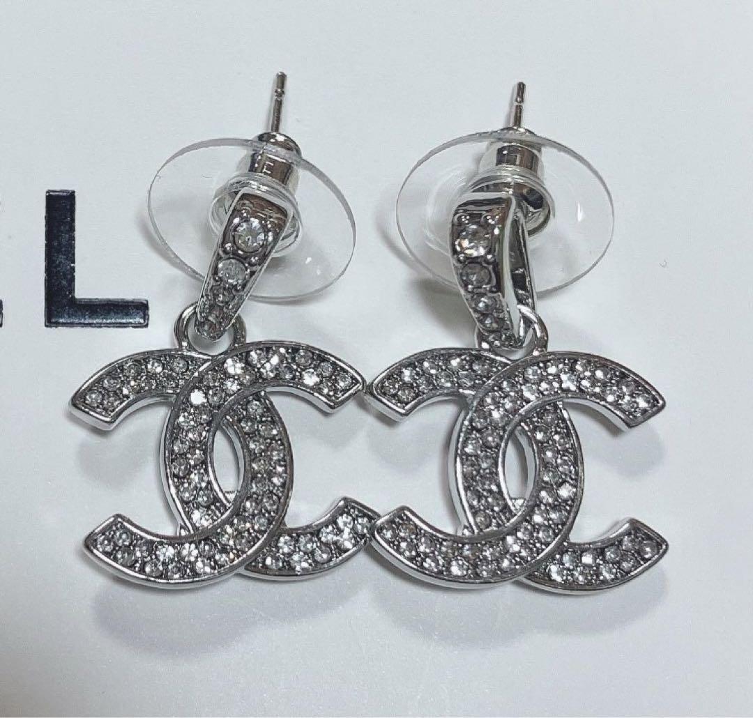 CHANEL シャネル　ピアス　ココマーク　シルバー　ミニ　正規品 CHANEL シャネル ミニピアス ココマーク ラインストーン