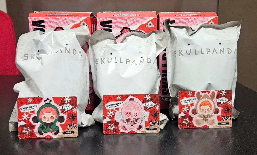 POP MART SKULL PANDA Winter Symphony