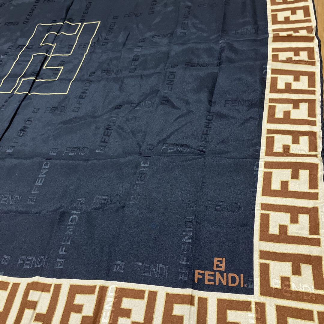 FENDI フェンディ　ストールスカーフ　　　　ブラウン・ブラック FFロゴ
