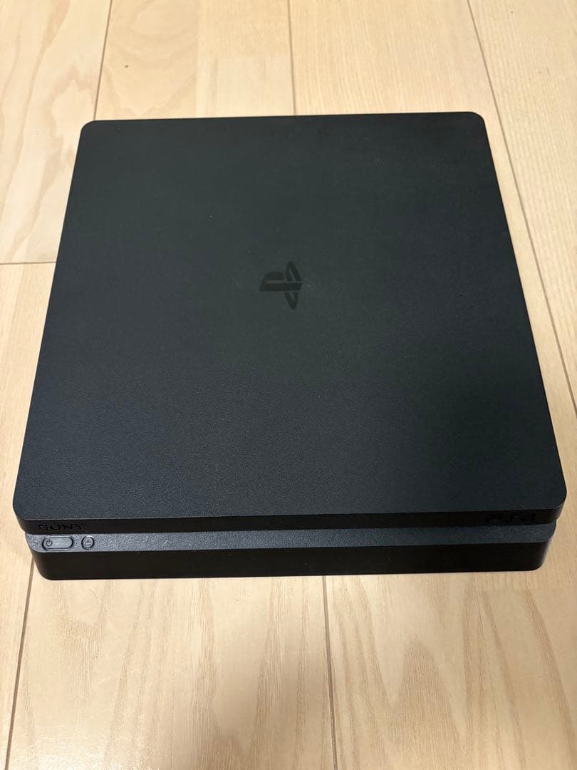 本体とコントローラーPlayStation4