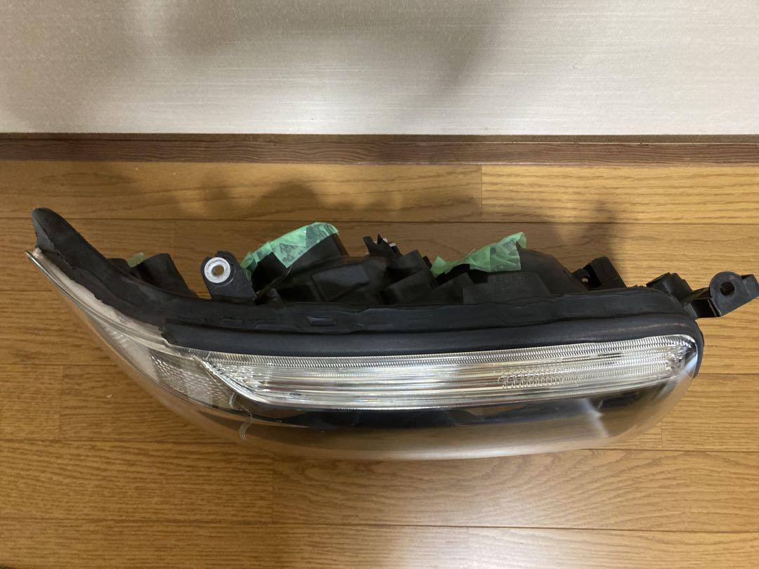 送料込　SG5 SG9 フォレスター　後期　ヘッドライト　インナーブラック　右側