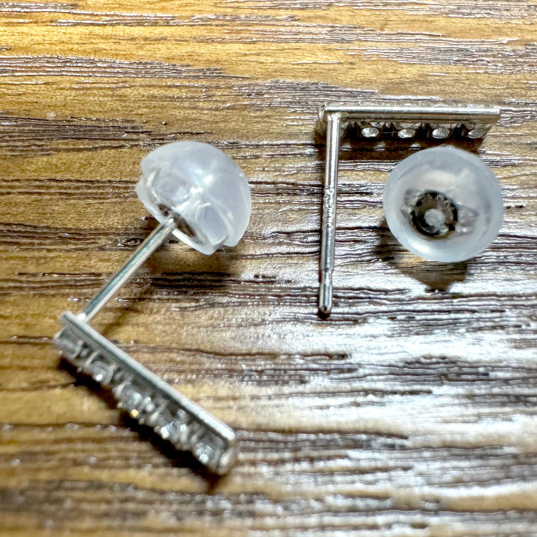 ダイヤモンドを並べた上品なラインピアス　Pt900