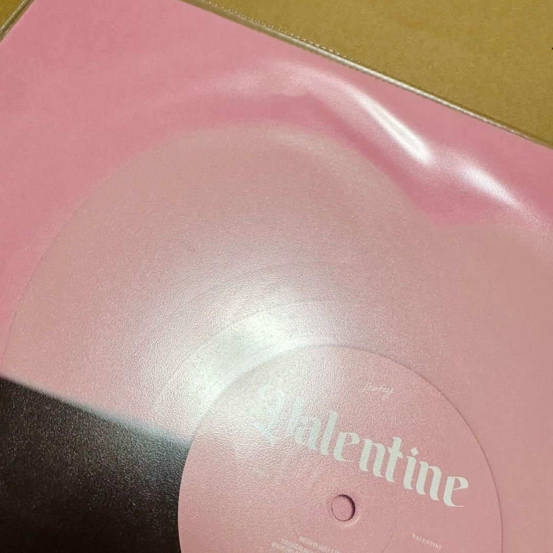 Laufey Valentine 限定ハート型レコード　廃盤レア Laufey – Valentine – Vinyl (Red, 7