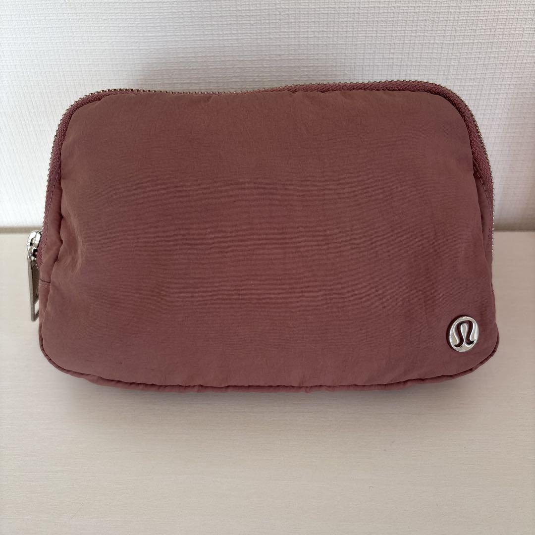 ルルレモン ベルトバッグ 1L Lululemon ピンク - メルカリ