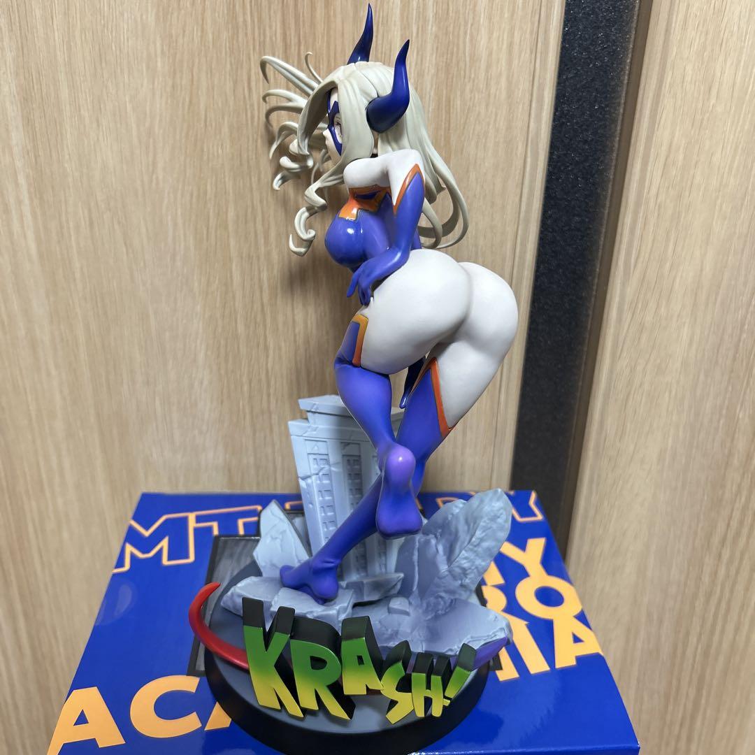 卍