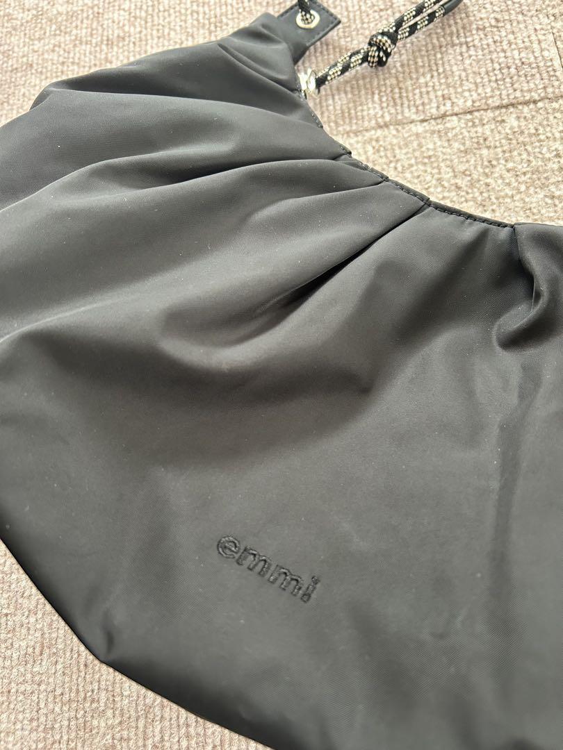 【emmi atelier】ムーン型ボディーバック ブラック