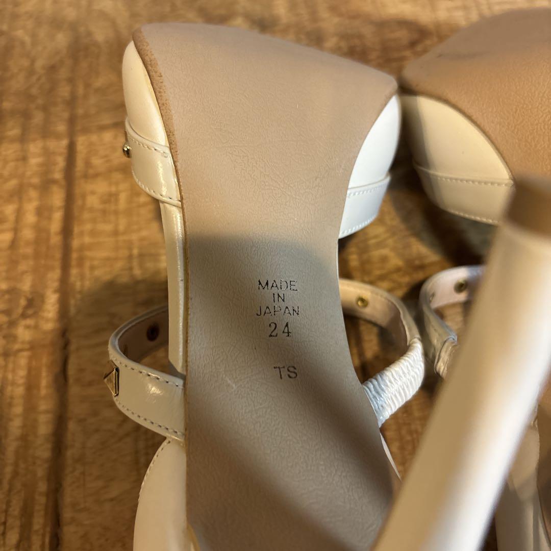 極美品✨️DIANA ダイアナ スタッズ付き Tストラップ パンプス ホワイト