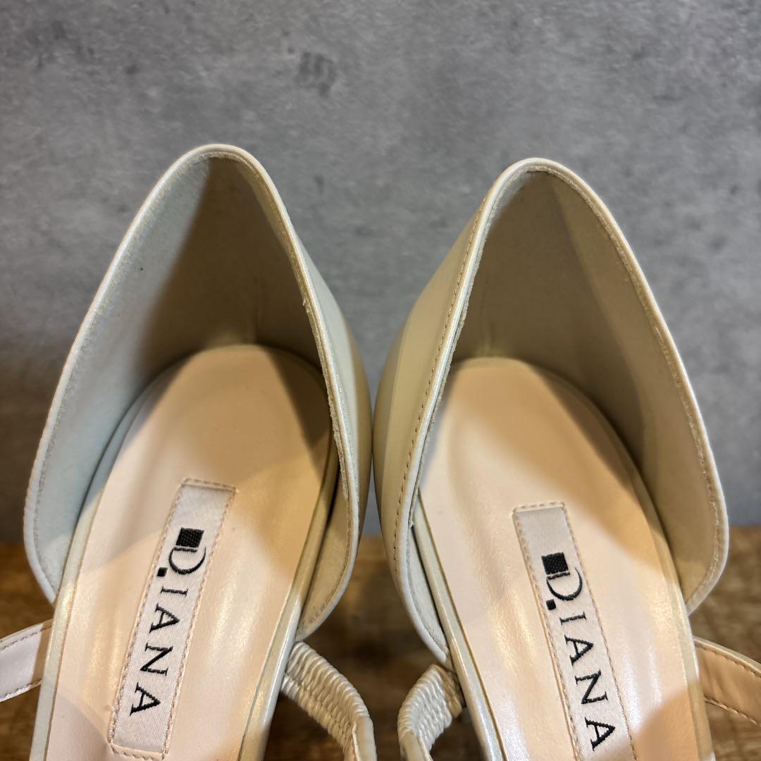 極美品✨️DIANA ダイアナ スタッズ付き Tストラップ パンプス ホワイト