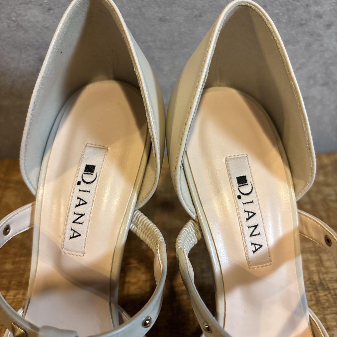 極美品✨️DIANA ダイアナ スタッズ付き Tストラップ パンプス ホワイト