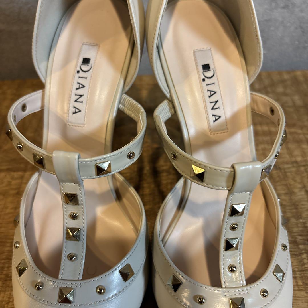 極美品✨️DIANA ダイアナ スタッズ付き Tストラップ パンプス ホワイト