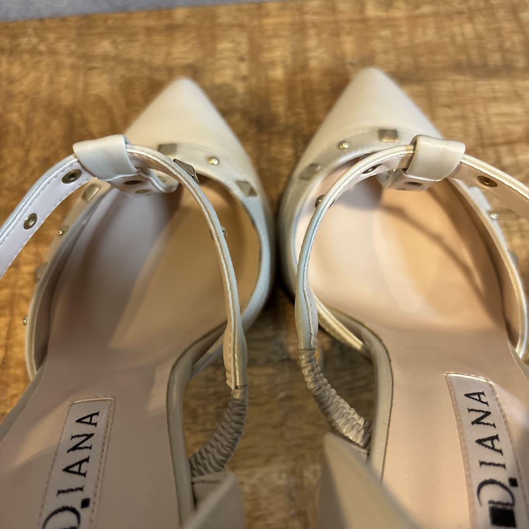 極美品✨️DIANA ダイアナ スタッズ付き Tストラップ パンプス ホワイト