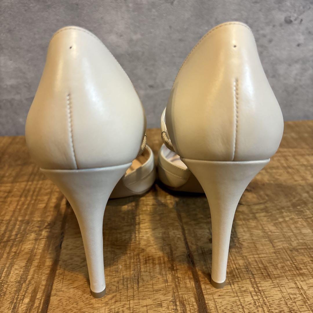 極美品✨️DIANA ダイアナ スタッズ付き Tストラップ パンプス ホワイト