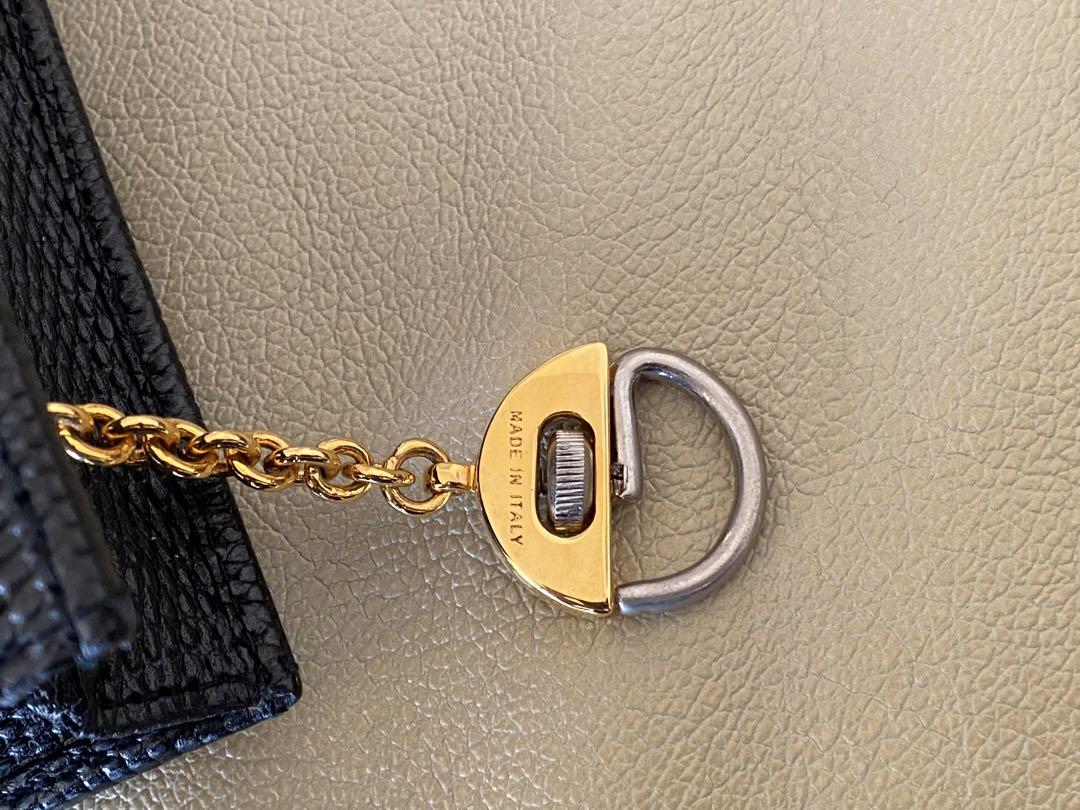 本日限定Salvatore Ferragamoフェラガモ　ヴァラリボンミニポーチ