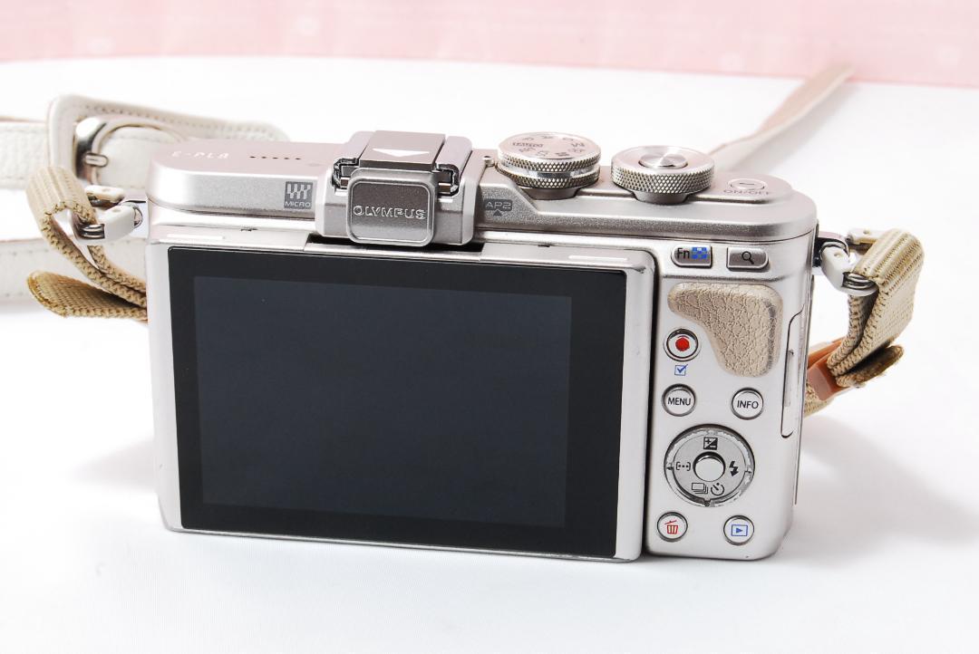 〓シャッター数8674回〓オリンパス PEN E-PL8 ホワイト ミラーレス