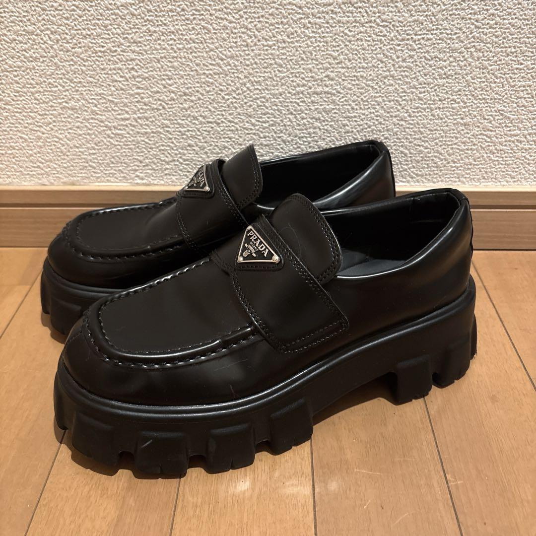 プラダ ローファー