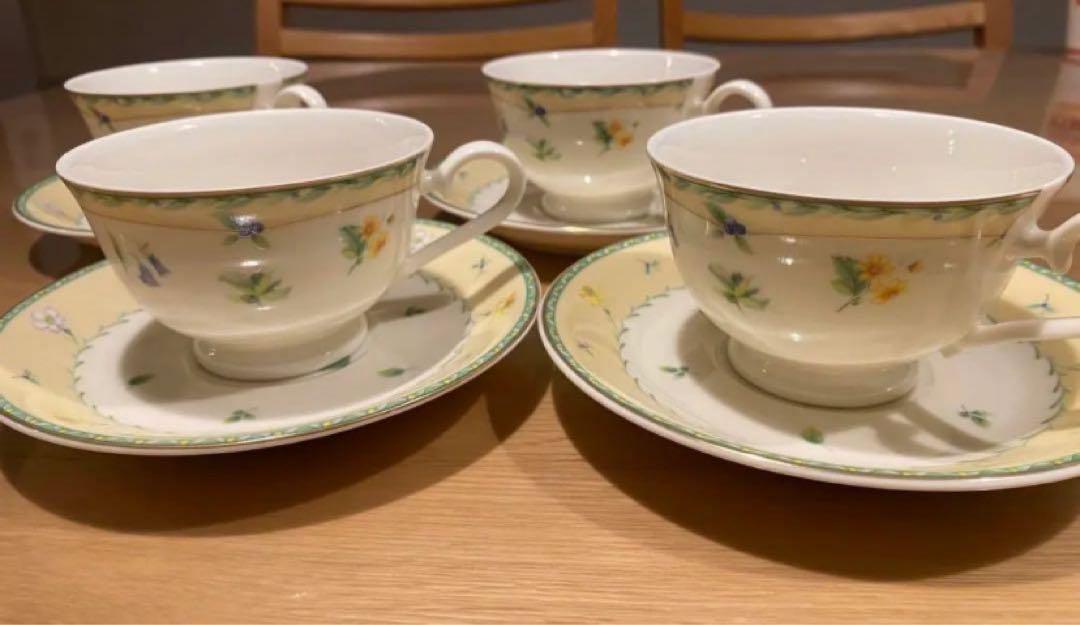 narumi 美品淡いクリーム色にお花や植物柄のカップ＆ソーサー4客セット