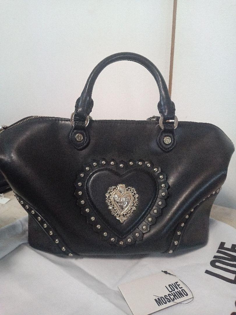 LOVE MOSCHINO ハート型バッグ 黒 ショルダー紐付き☆