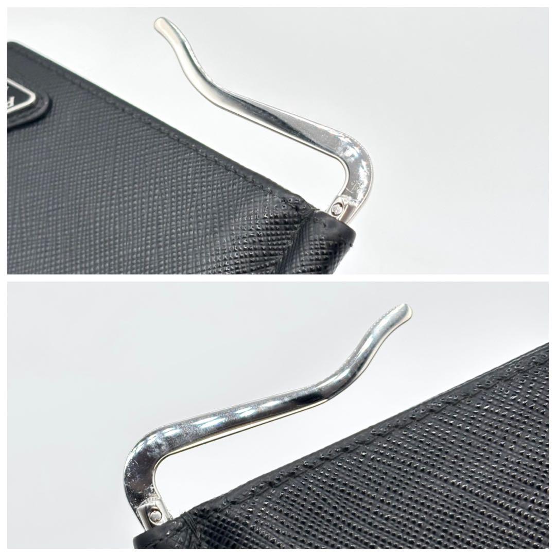 新品に近い プラダ 現行 保存箱付属 マネークリップ サフィアーノ 三角プレート 新品に近い プラダ 現行 保存箱付属 マネークリップ サフィアーノ 三角プレート