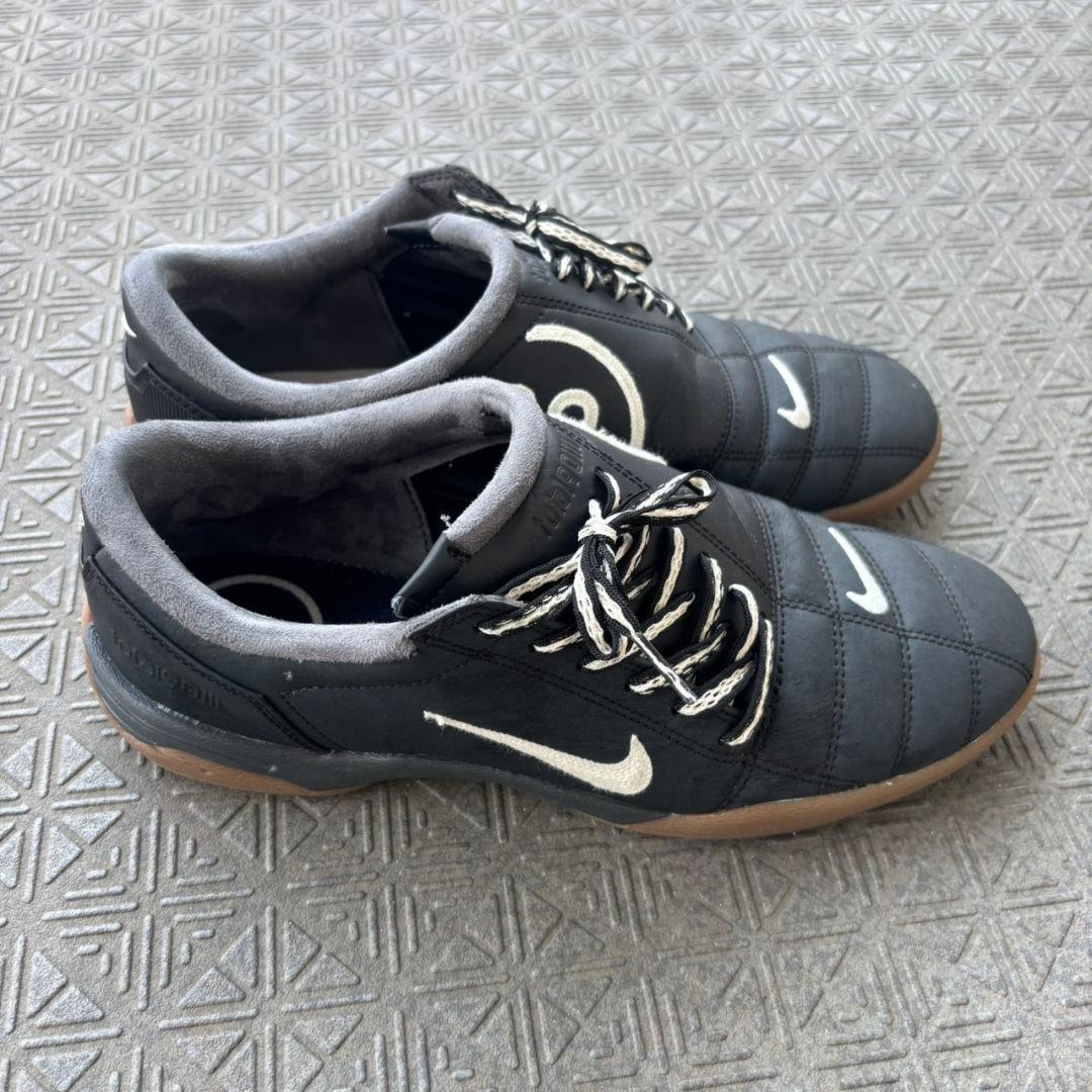 Nike Women's Total 90 III SP