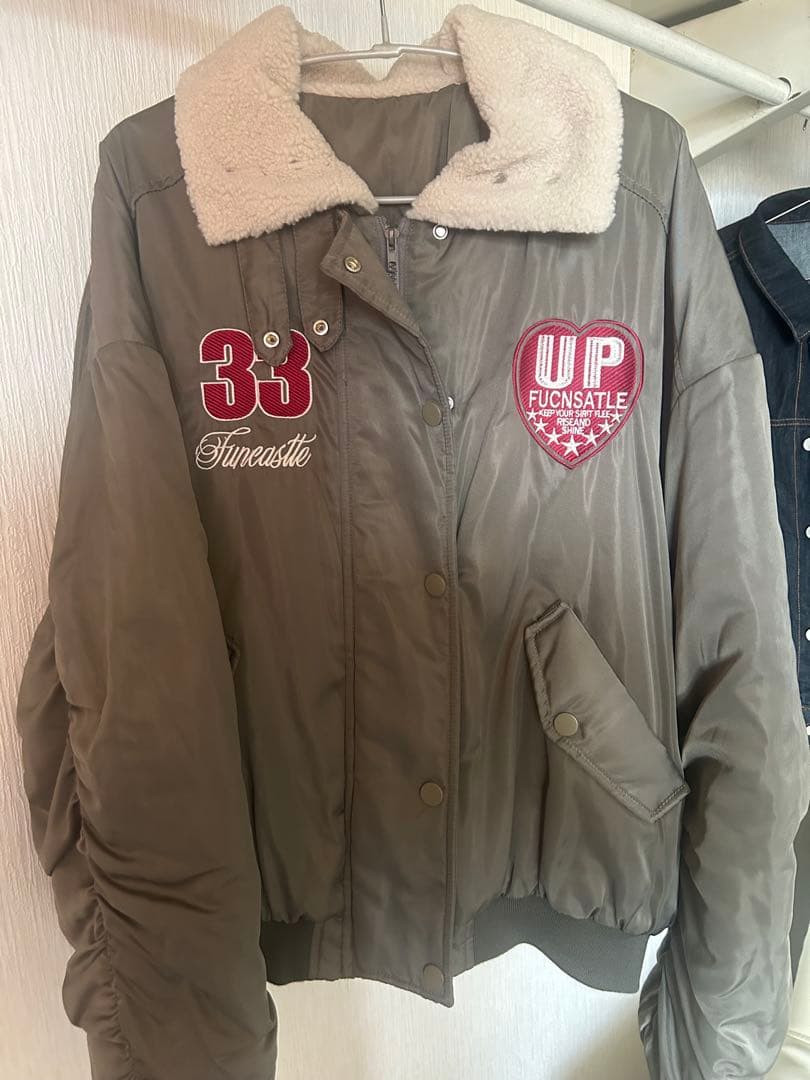 ボア襟付きオリーブジャケット