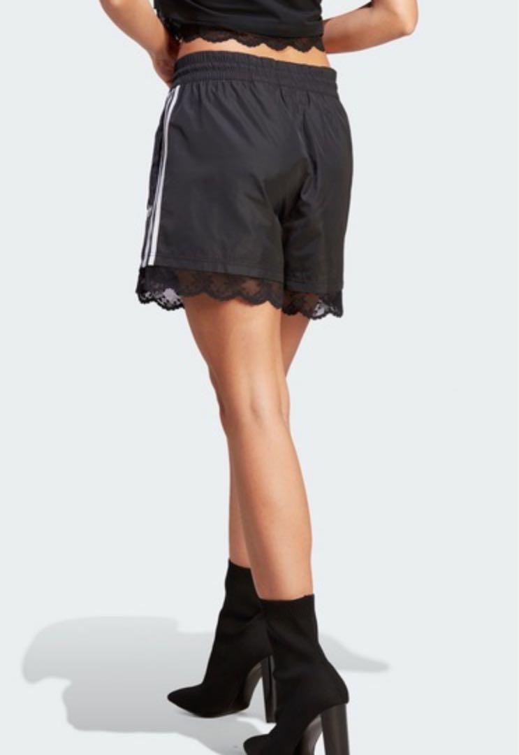 ZOZO限定 adidas originalsレース トリム  ショートパンツ ZOZO限定】レーストリム スリーストライプスショートパンツ