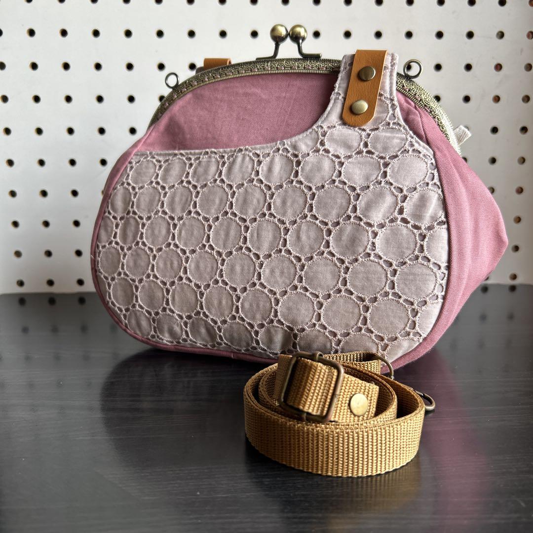 ＊ハンドメイド＊　お取り置き分　可愛い25口金ショルダーがま口バッグ　２点 ハンドメイド＊ 可愛い25口金ショルダーがま口バッグ 刺繍