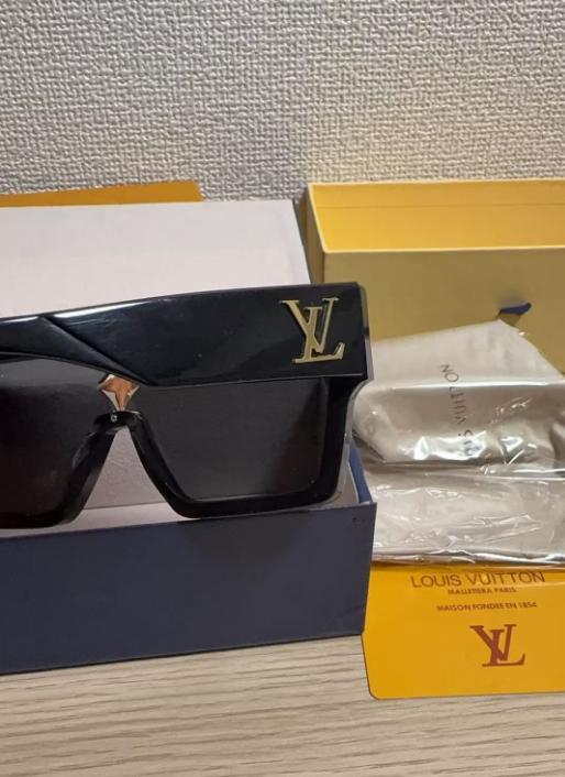 Louis Vuitton スクエアサングラス ブラック Q - メルカリ