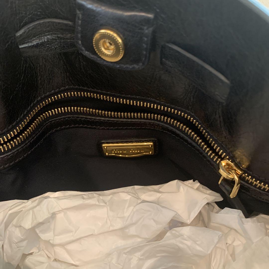 miu miu ブラックレザーショルダーバッグ MIU MIU ブラック レザー ショルダーバッグ レディース