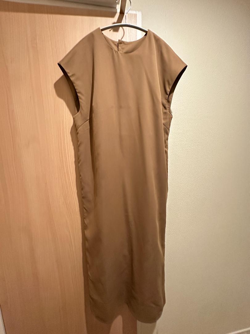 euw ブラウン ロングワンピース 半袖 未使用 新品】ブラウン 半袖 ロングワンピース - メルカリ