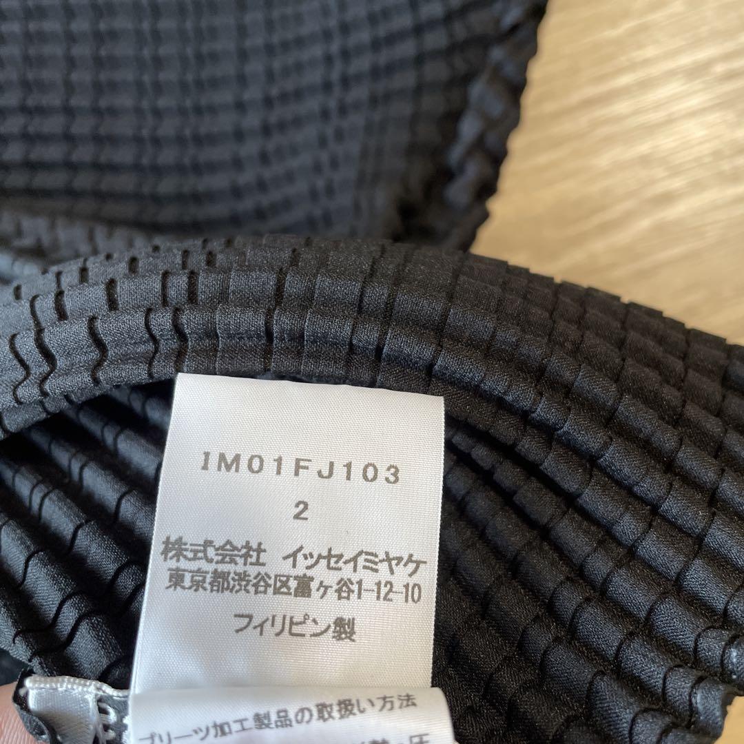 イッセイミヤケ　トップス　 黒