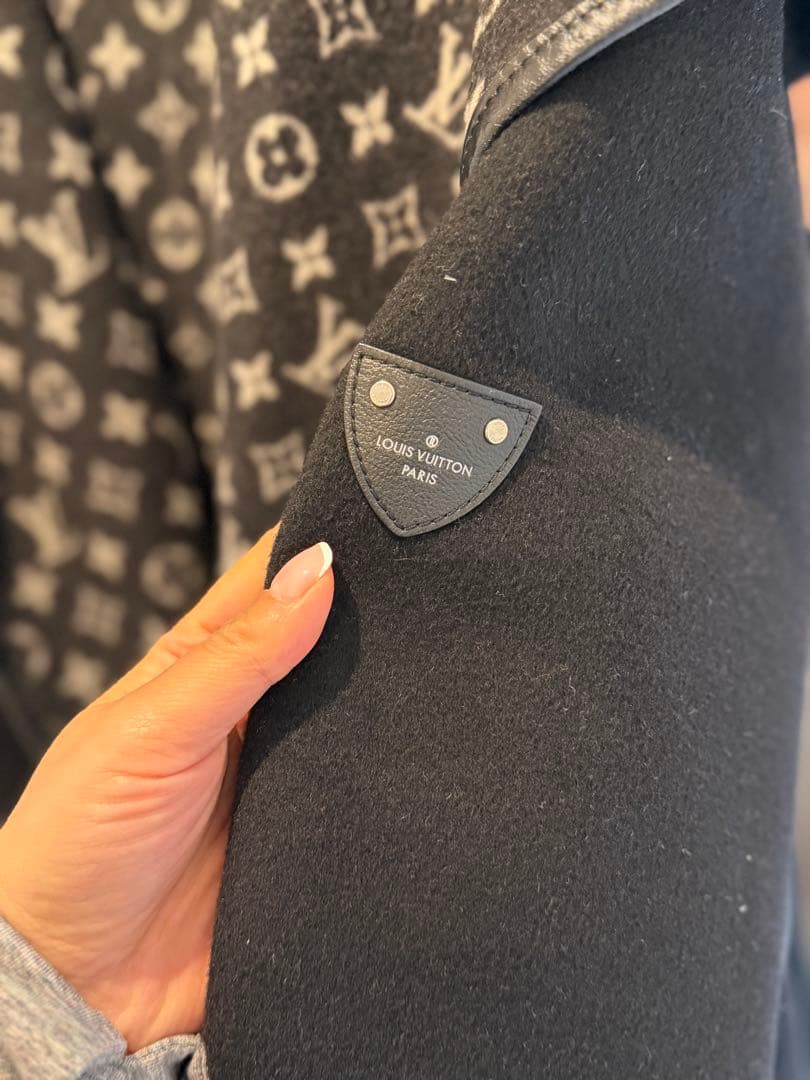 Louis Vuitton フード付きラップコート Louis Vuitton フード付きラップコート