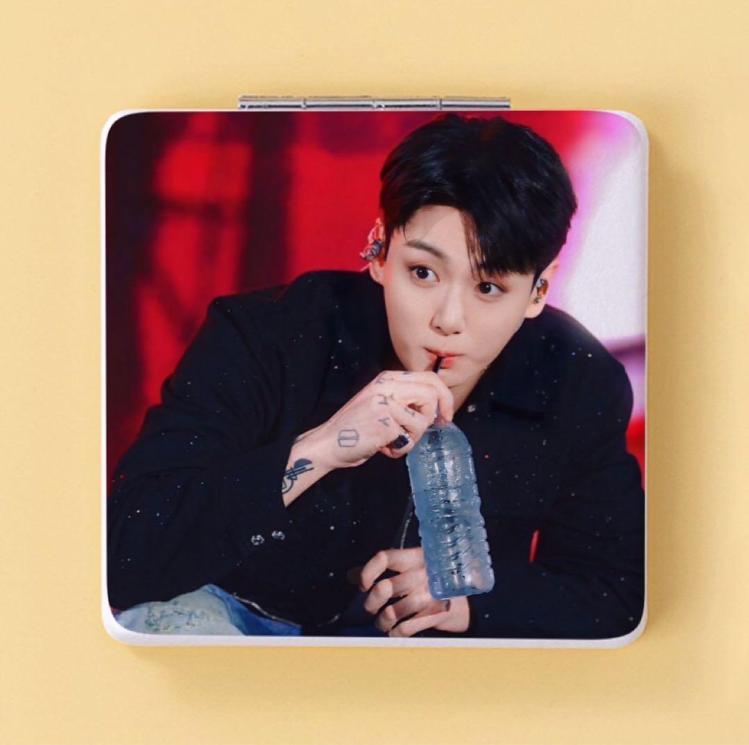 BTS Jungkook グク コンパクトミラー 除隊デザイン 4種 - メルカリ