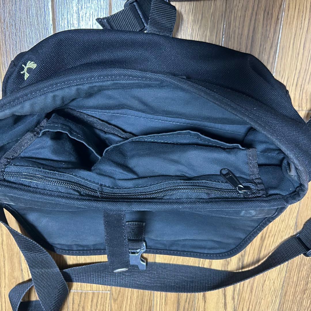 フレッドペリー FRED PERRY ショルダーバッグ ブラック | tspea.org