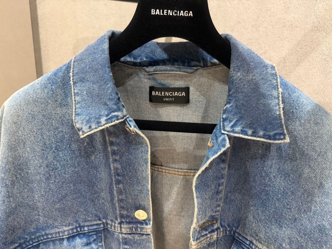 BALENCIAGA スプレーデニムジャケット バギーパンツシャツスニーカー BALENCIAGA スプレーデニムジャケット バギーパンツシャツスニーカー