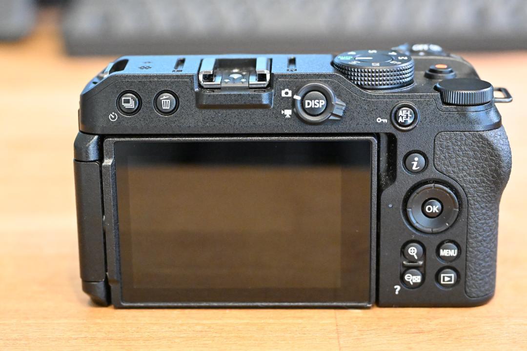 【ほぼ新品】Nikon Z30 DX16-50レンズキット 本体｜S回数249回