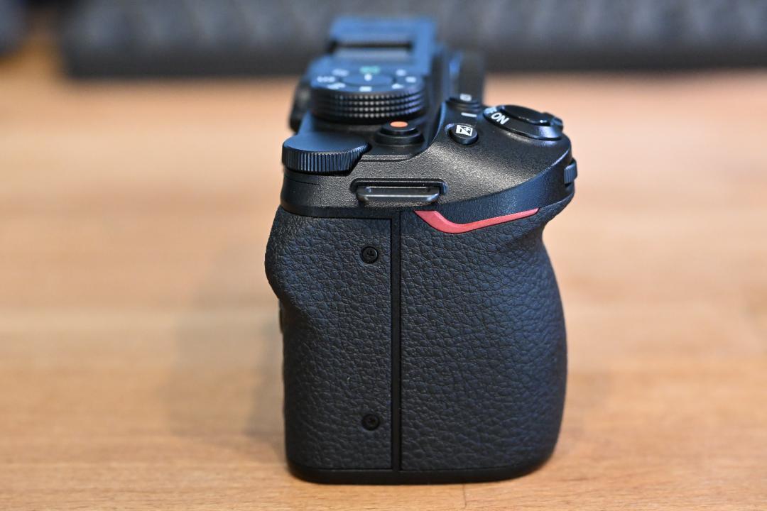 【ほぼ新品】Nikon Z30 DX16-50レンズキット 本体｜S回数249回