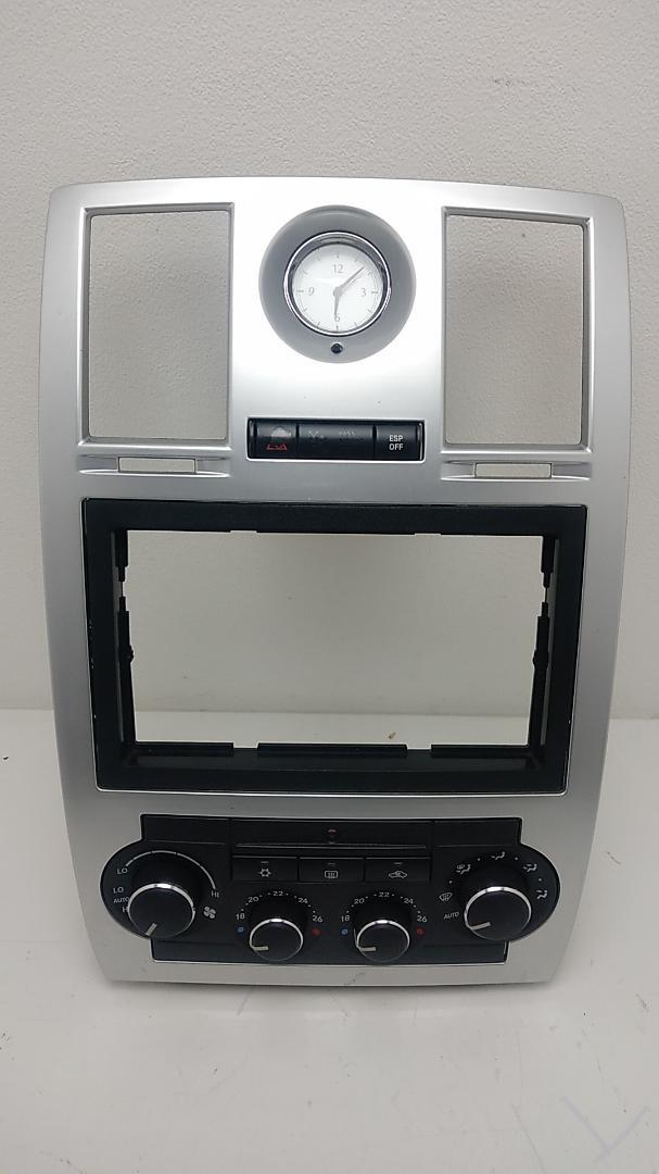 クライスラー300C　センターパネル　2din枠付き