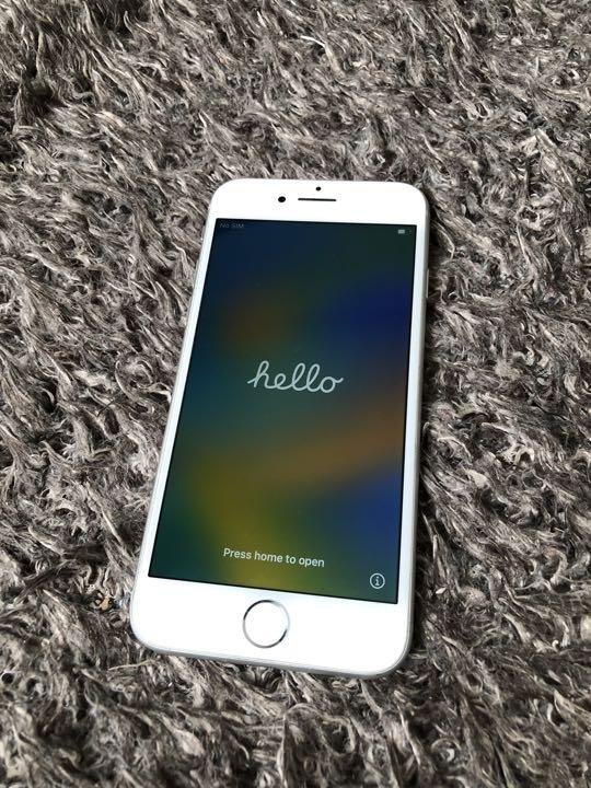 【特価】iPhone 8 silver 64 GB SIMフリー iPhone 8 Silver 64 GB SIMフリー