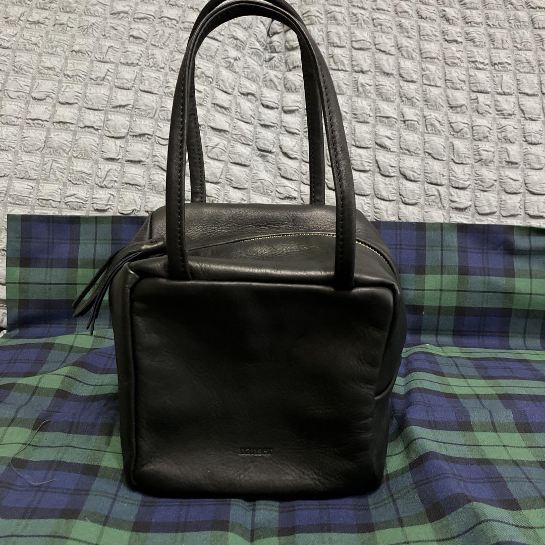 新商品】黒レザーバッグはやっぱり頼れる！かわいらしい見た目