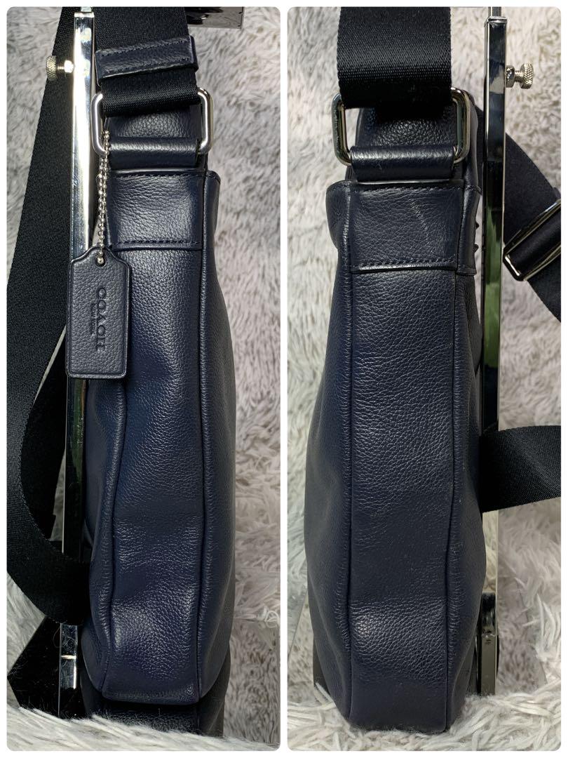 ショルダーバッグ 型押しロゴ