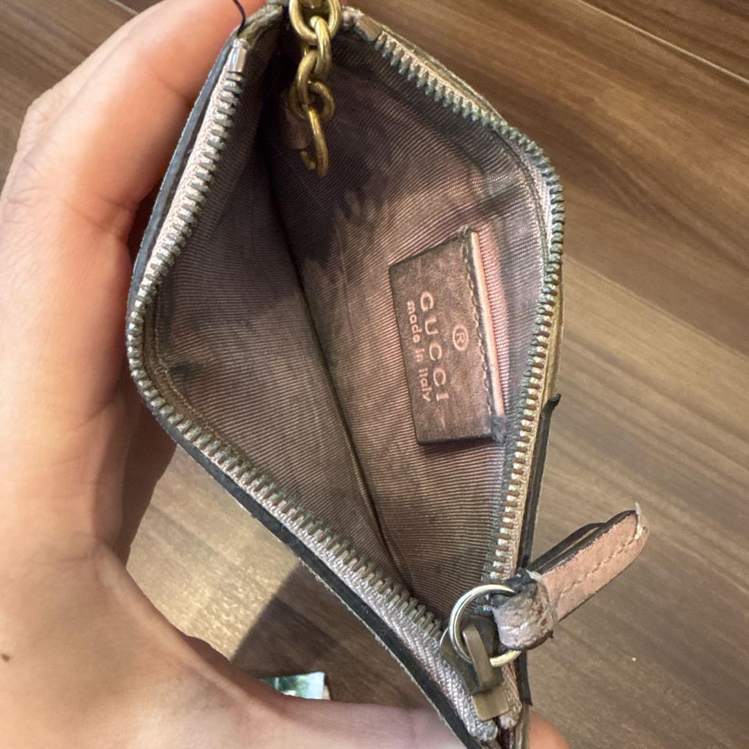 GUCCI グッチ　キーケース　いちご柄 GUCCI イチゴ柄 キーケース チャックが閉まりにくいです