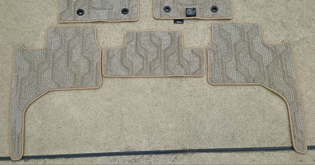 ランドクルーザー300 純正 フロアマットTOYOTA BRIGHTFACE_UK