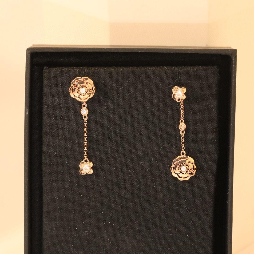 【美品】 ローズモチーフ ピアス