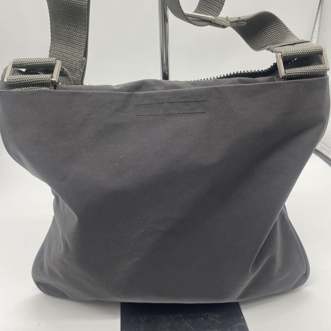 @PRADA メッセンジャーバッグ グレー