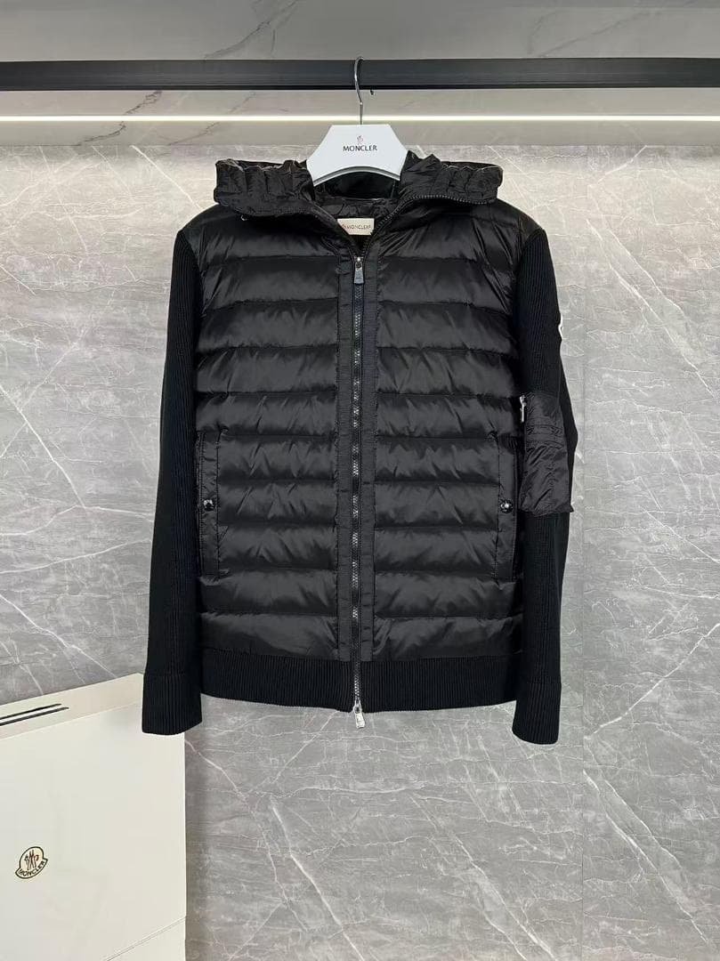 モンクレール MONCLER 春・秋のダウンジャケットです