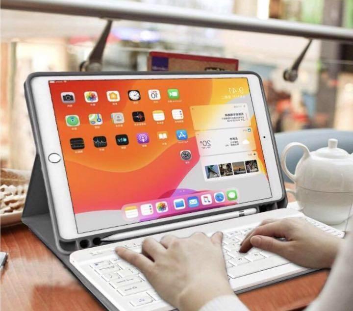イタリアデザインでお洒落♪❤ペン収納ホルダー搭載❣iPadケース